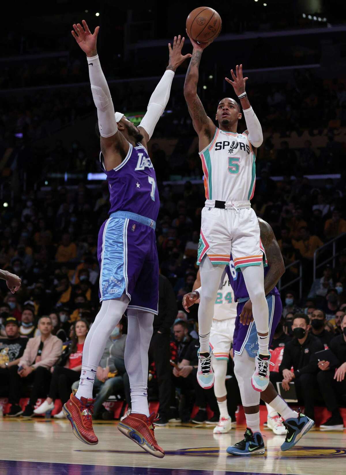 Spurs point guard Dejounte Murray has cleared the NBA’s COVID-19 health and safety protocols and was expected to be available to play in Wednesday night’s road game against the Celtics.