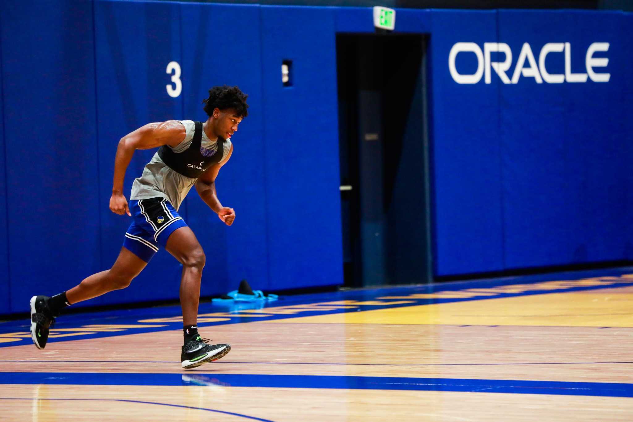 James Wiseman injures right knee in the latest painful dunk