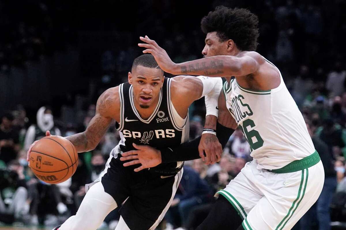 Dejounte Murray returns from 5-game absence, leads Spurs over Celtics