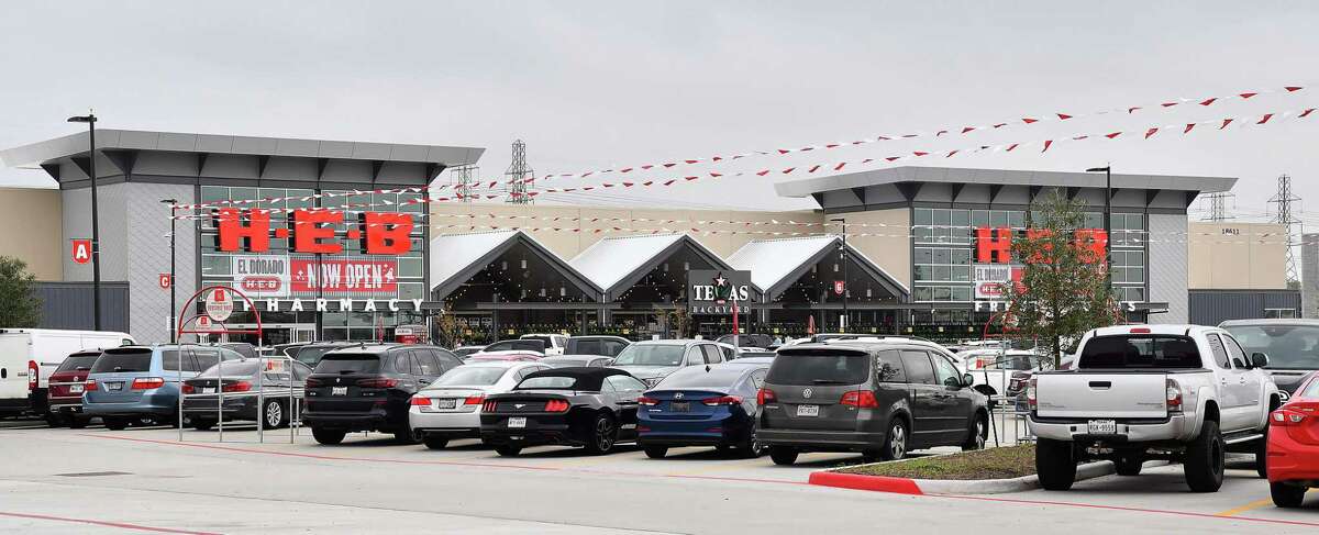 H-E-B opened a newly built store at 18611 Eastfield Drive at Interstate 45 in Webster.