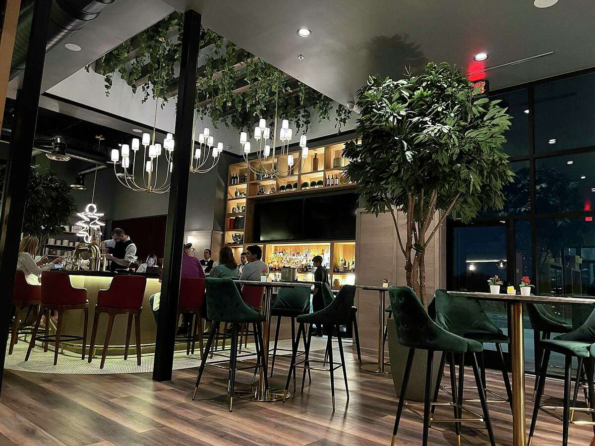 Review Tardif’s American Brasserie French restaurant near Dominion a