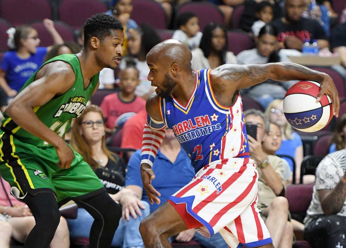 Carlos "Dizzy" English #2 of the Harlem Globetrotters drives against Shaquille Burrell #11 of the Washington Generals during their exhibition game at the Orleans Arena on August 25, 2019 in Las Vegas, Nevada. (Photo by Ethan Miller/Getty Images)