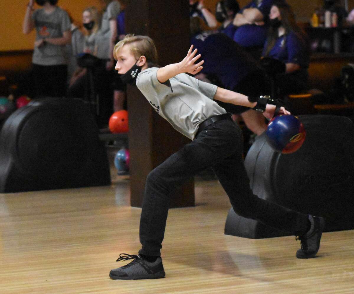The Edwardsville boys and girls bowling teams lost to Collinsville on Wednesday at Edison's Entertainment Complex.
