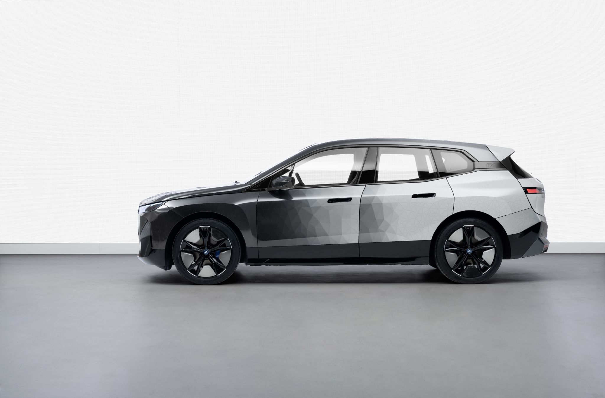 BMW introduces SUV that can change colors - Vimarsana News