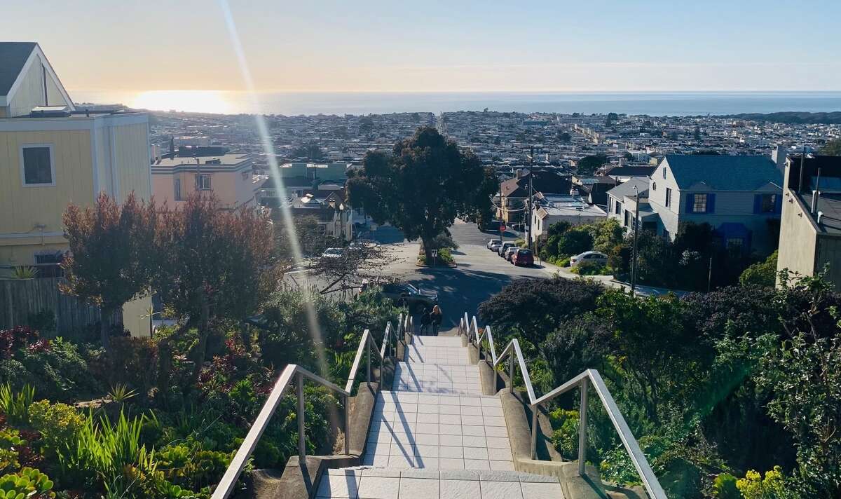 Views from Grandview Park in San Francisco and the mosaic tiled steps.