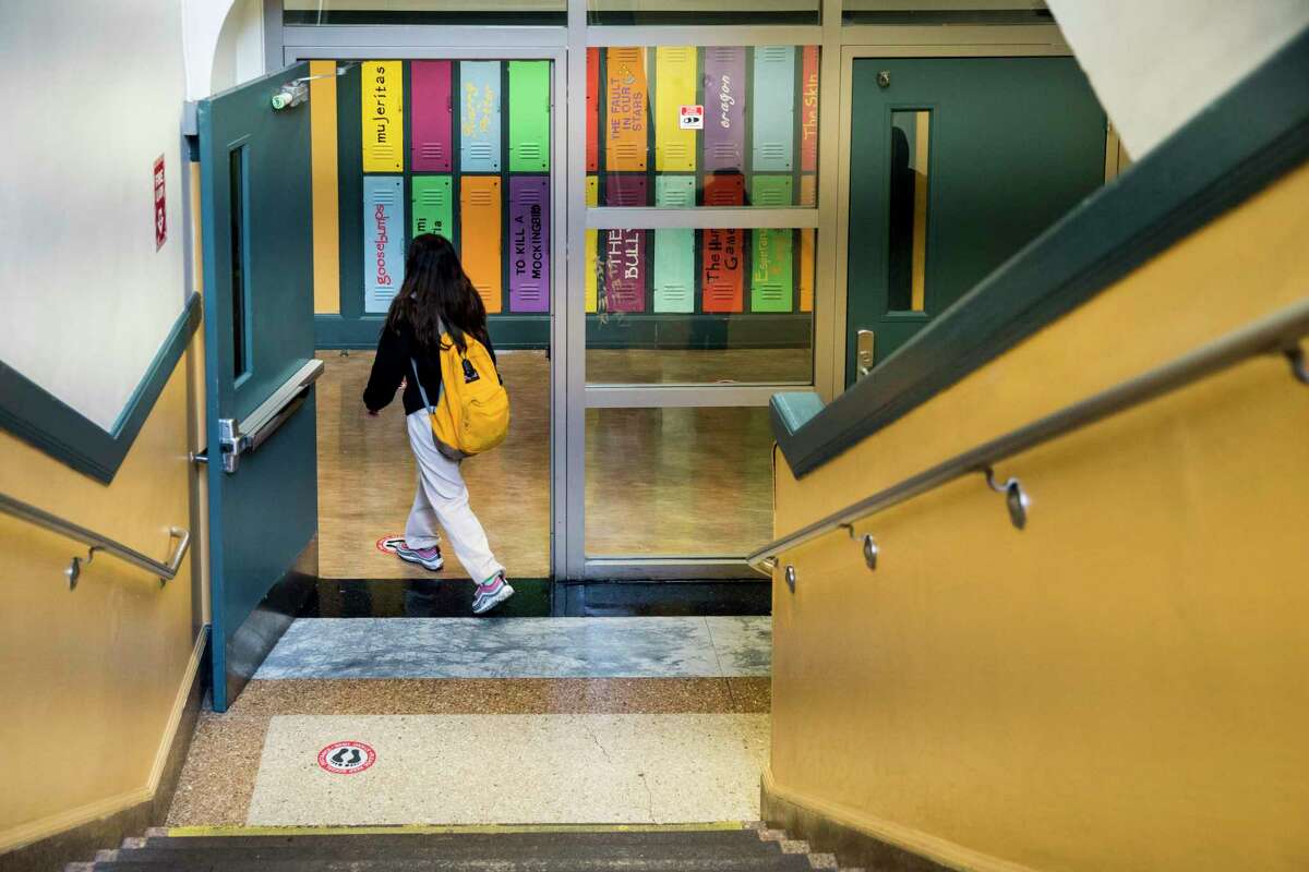 The San Rafael City School has settled a lawsuit brought by a former educator alleging racial bias and discrimination.
