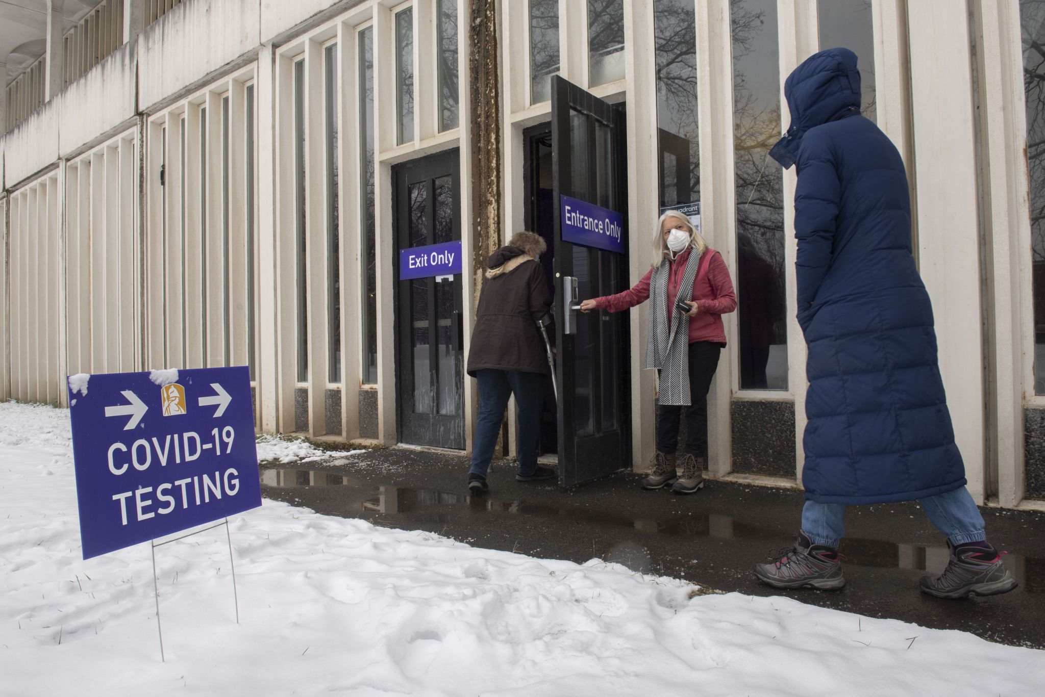 NY COVID-19 deaths reach year-long high - but reason for hope - Vimarsana News