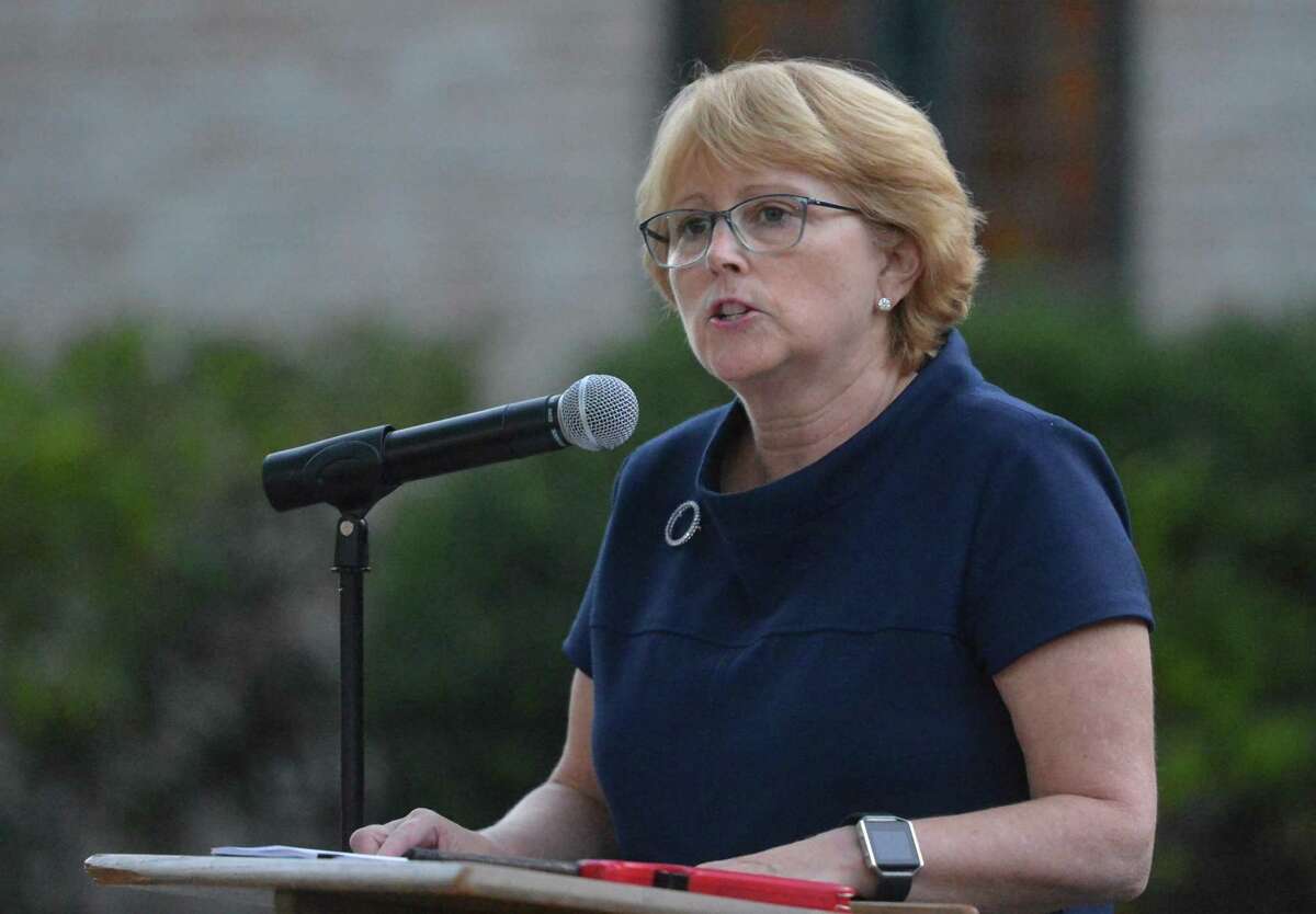 Wilton First Selectman Lynne Vanderslice presented a plan to her fellow selectmen for a town administrator position to aid her in carrying out her full scope of duties.