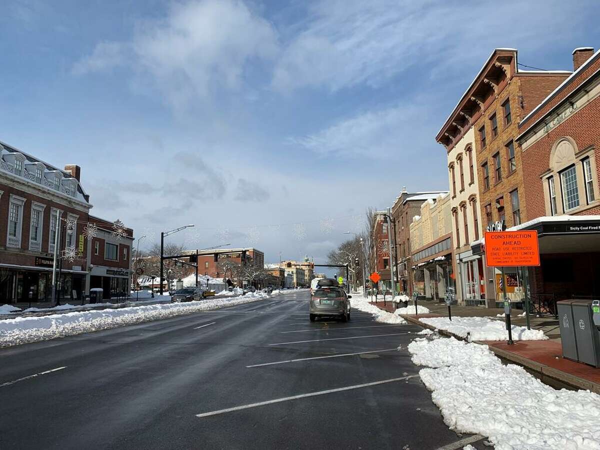 Middletown digs out after storm dumps nearly 1 foot of snow