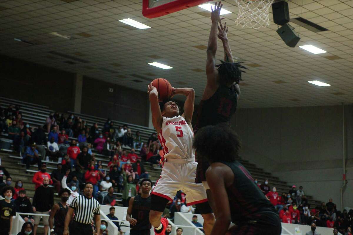 Clear Brook’s Ke'Mauri Millender (5), shown in the playoffs last year against Summer Creek, helped power the Wolverines to a big road victory over Dickinson Saturday afternoon.