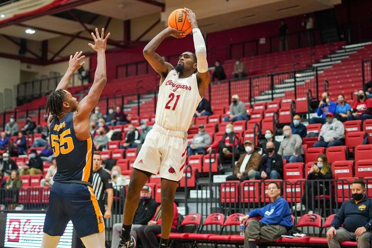 SIUE's Shaun Doss Jr. puts up a shot during Saturday's home game against Murray State inside the First Community Arena in Edwardsville.