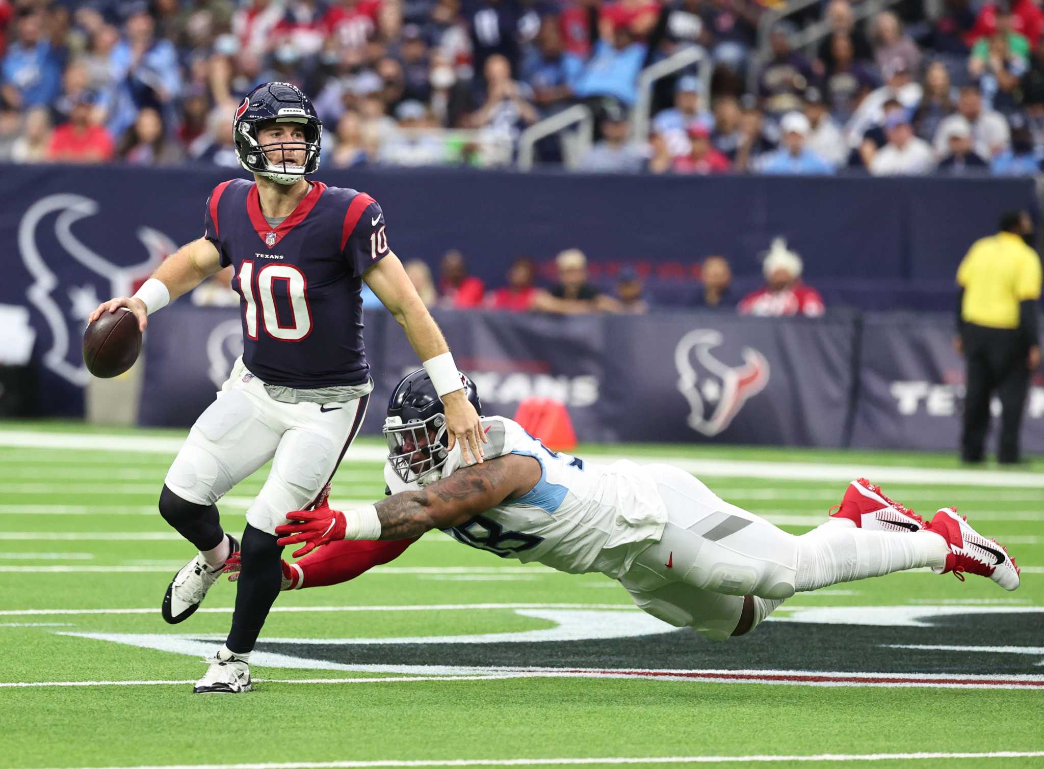 Texans comeback falls short to Titans in season finale