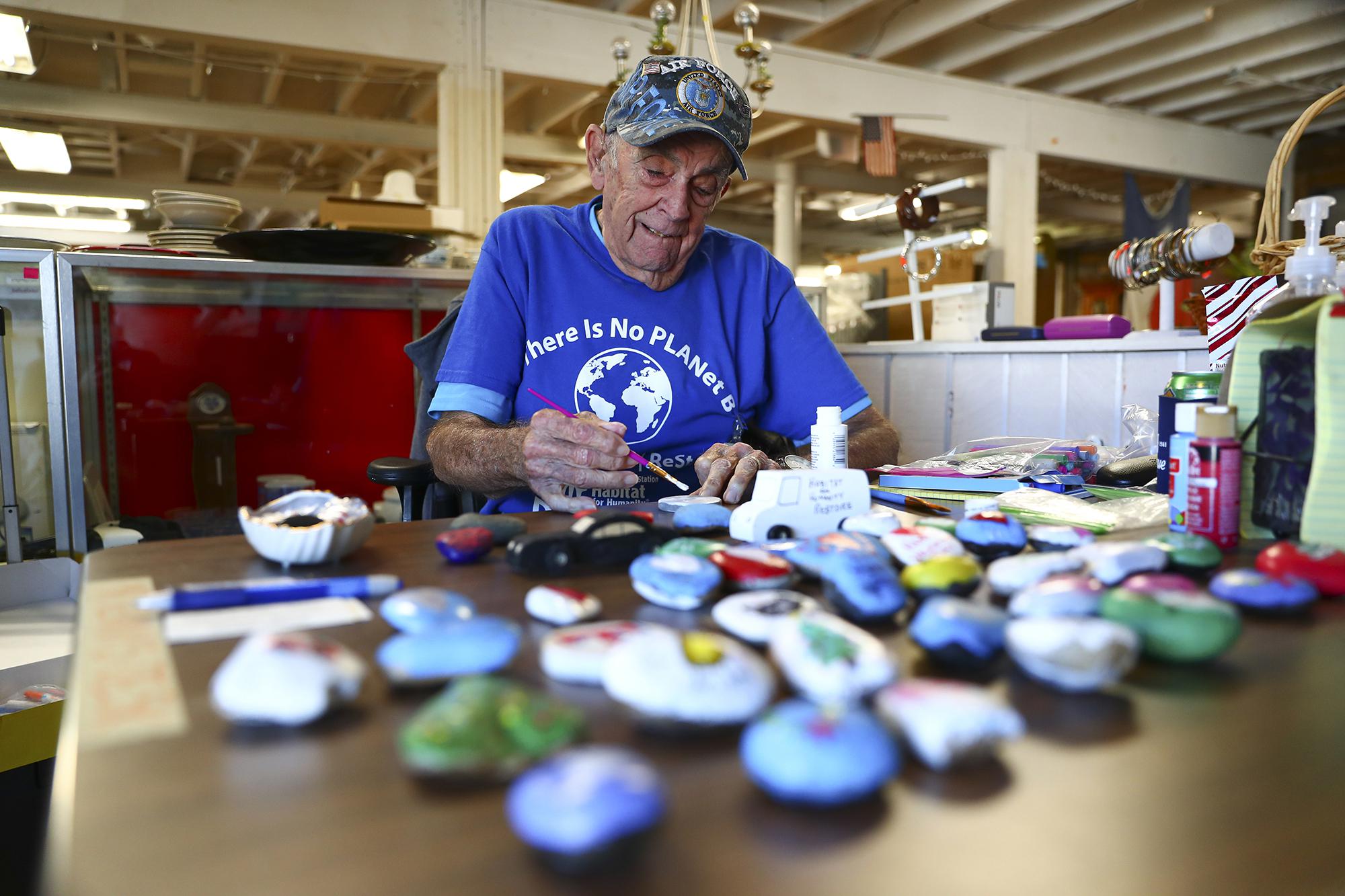 Volunteer for the ages: Boerne native, 83, not slowing down after logging 400 hours at Habitat for Humanity - Vimarsana News
