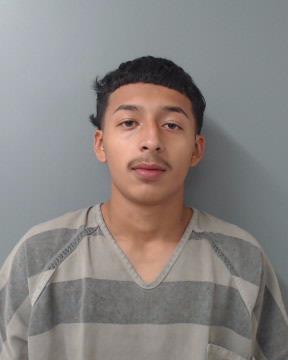 Vehicle pursuit yields 2 arrests, several migrants - Vimarsana News