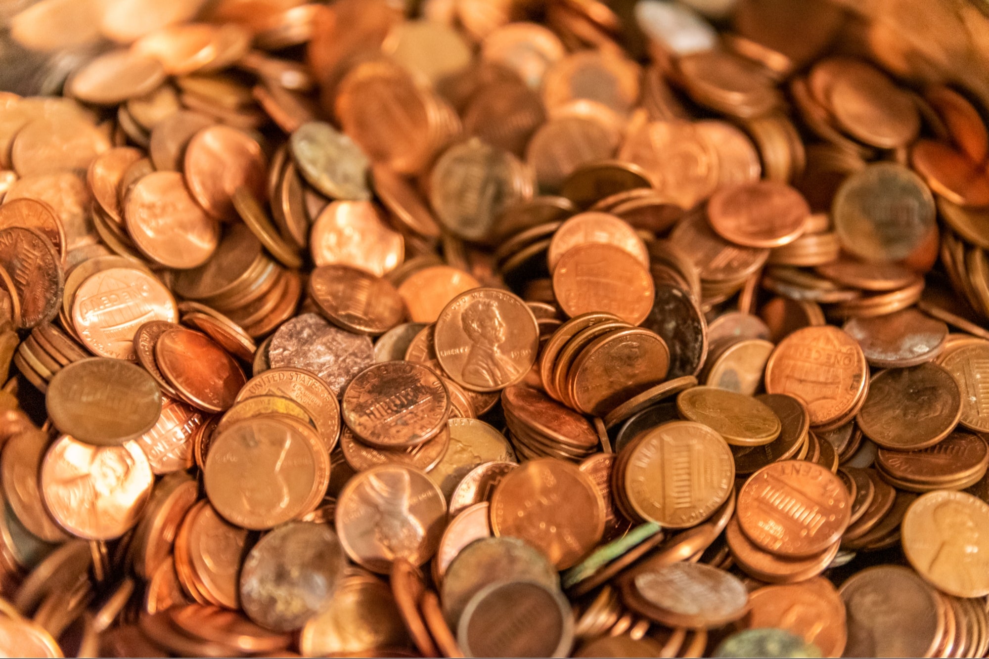 Autoshop Owner Sued for Paying Employee By Dumping Nearly $1,000 Worth of Pennies in His Driveway - Vimarsana News