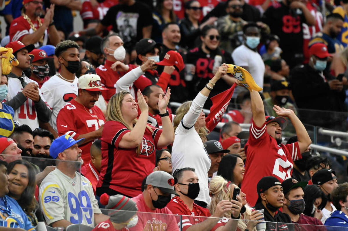 49ers fans celebrate at SoFi Stadium.