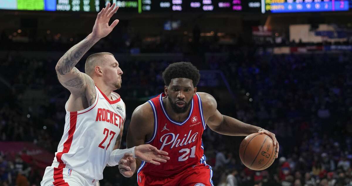 Joel Embiid #21 of the Philadelphia 76ers drives to the basket against Daniel Theis #27 of the Houston Rockets in the first half at the Wells Fargo Center on January 3, 2022 in Philadelphia, Pennsylvania. The 76ers defeated the Rockets 133-113. (Photo by Mitchell Leff/Getty Images)