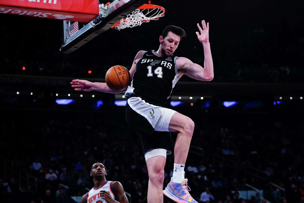 The Spurs’ Drew Eubanks dunks in front of the Knicks’ RJ Barrett during the first half on Monday, Jan. 10, 2022, in New York.