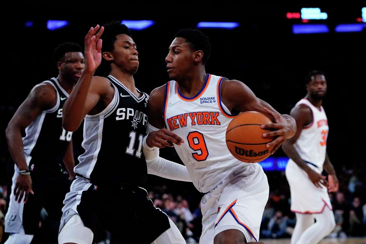 The Knicks’ RJ Barrett (9) drives past the Spurs’ Josh Primo during the second half on Monday, Jan. 10, 2022, in New York.