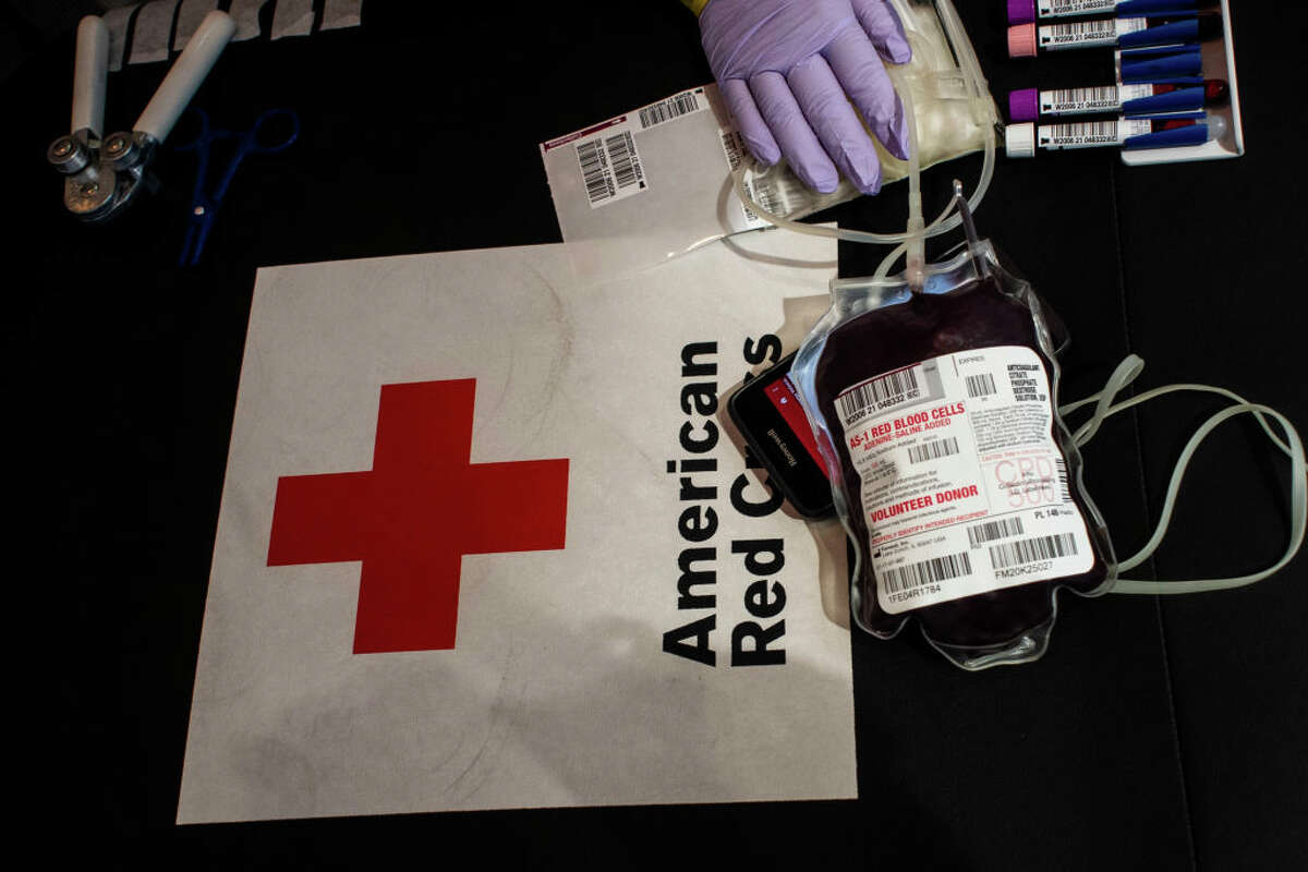 FILE — A blood donation at a Red Cross blood drive with L.A. Care Health Plan in Los Angeles. (Photo by Sarah Reingewirtz, Los Angeles Daily News/SCNG)