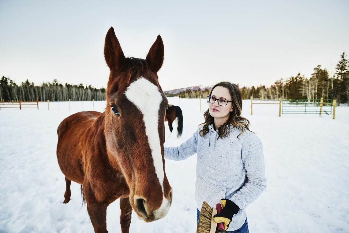 If possible, allow a horse’s natural coat to grow during the winter months. Its thickness provides the horse with the extra insulation needed to keep its body warm as the weather gets colder, as a layer of warm air is trapped below the surface.