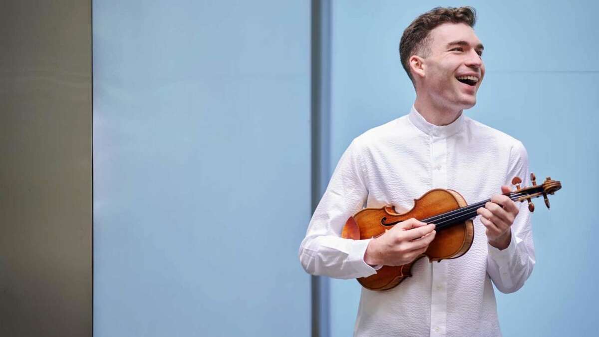 Violinist Alexi Kenney. (Courtesy: Alexi Kenney)