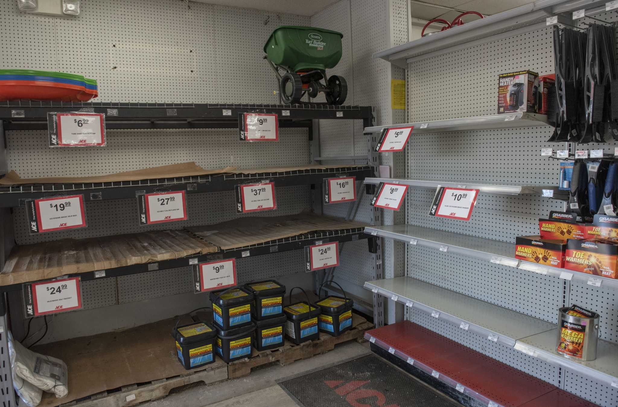 Grocery shelves empty as omicron, bad weather hit New York - Vimarsana News