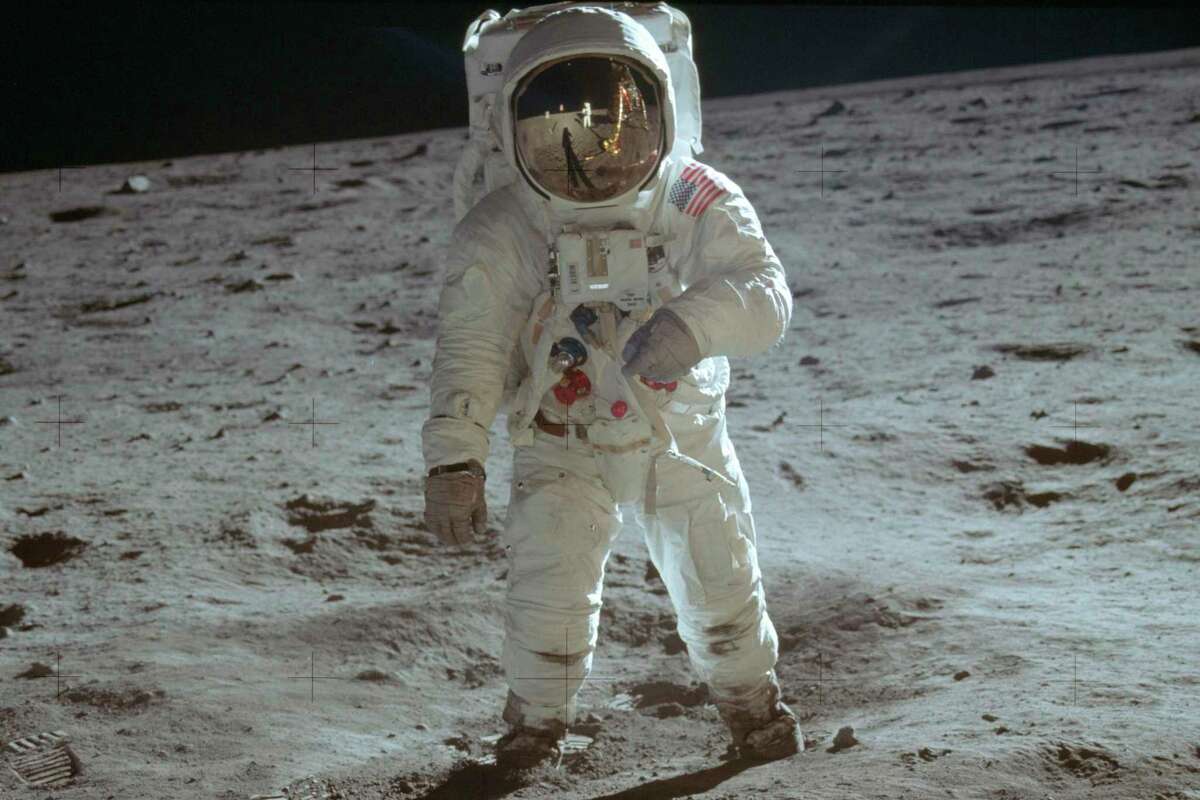 Apollo 11 Astronaut Buzz Aldrin Married On 93rd Birthday 9113