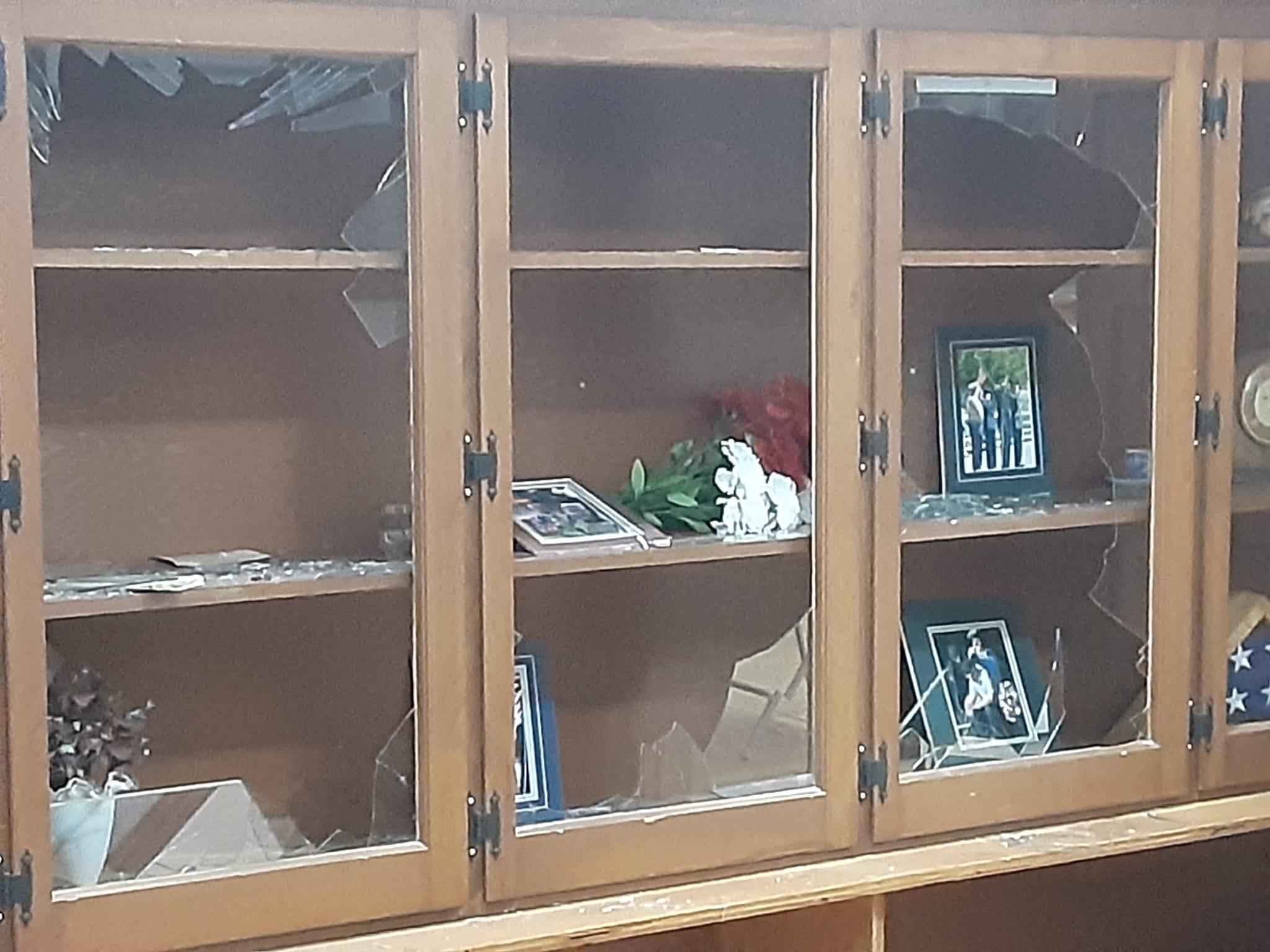 Veteran's case smashed, medals stolen from Hadley Town Hall - Vimarsana News