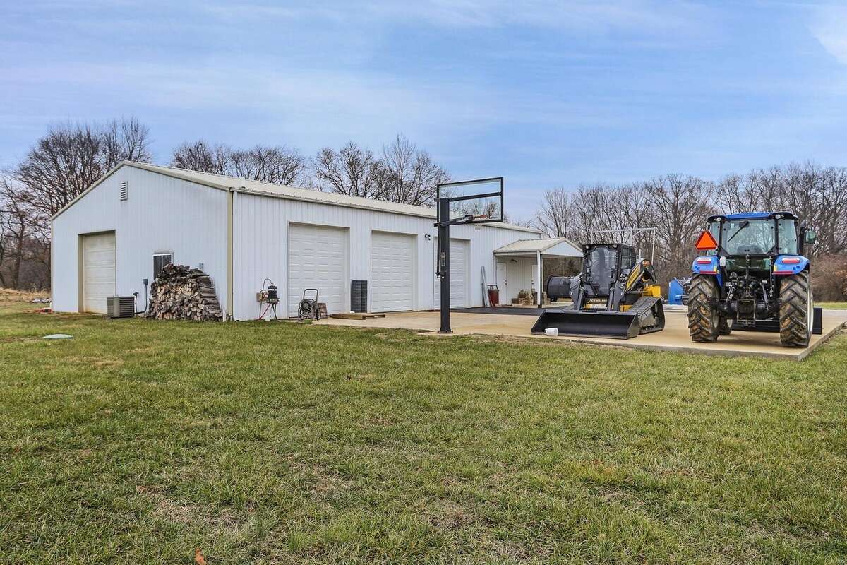 A photo of the home at 61 Stagecoach Lane, Troy, Ill.