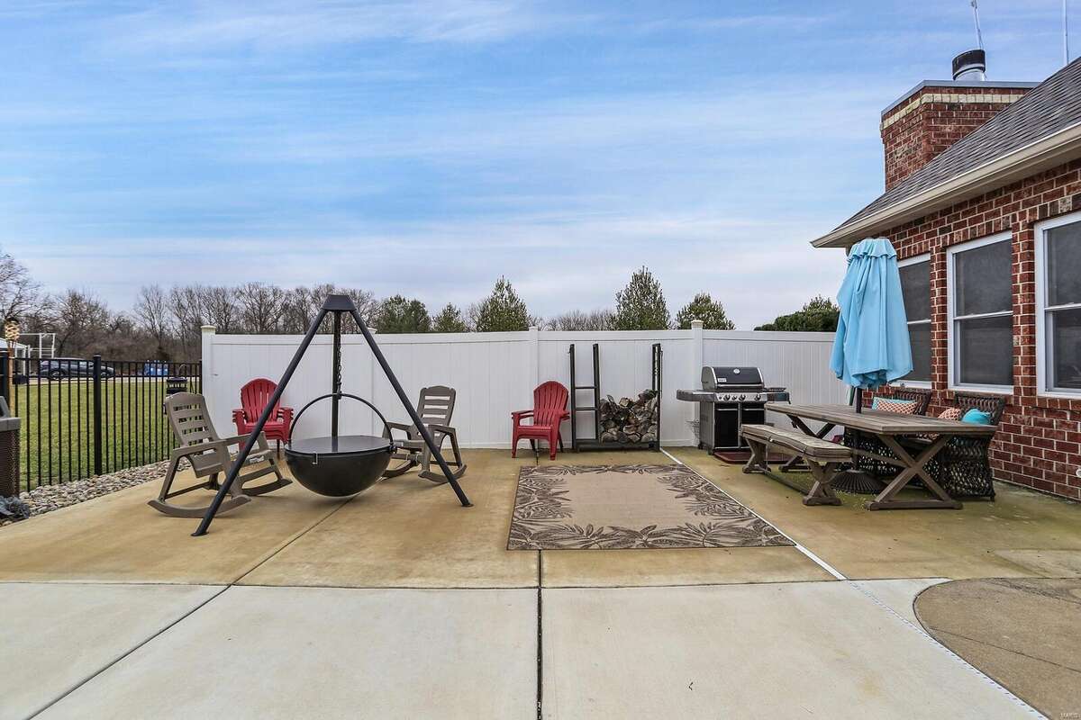 A photo of the home at 61 Stagecoach Lane, Troy, Ill.