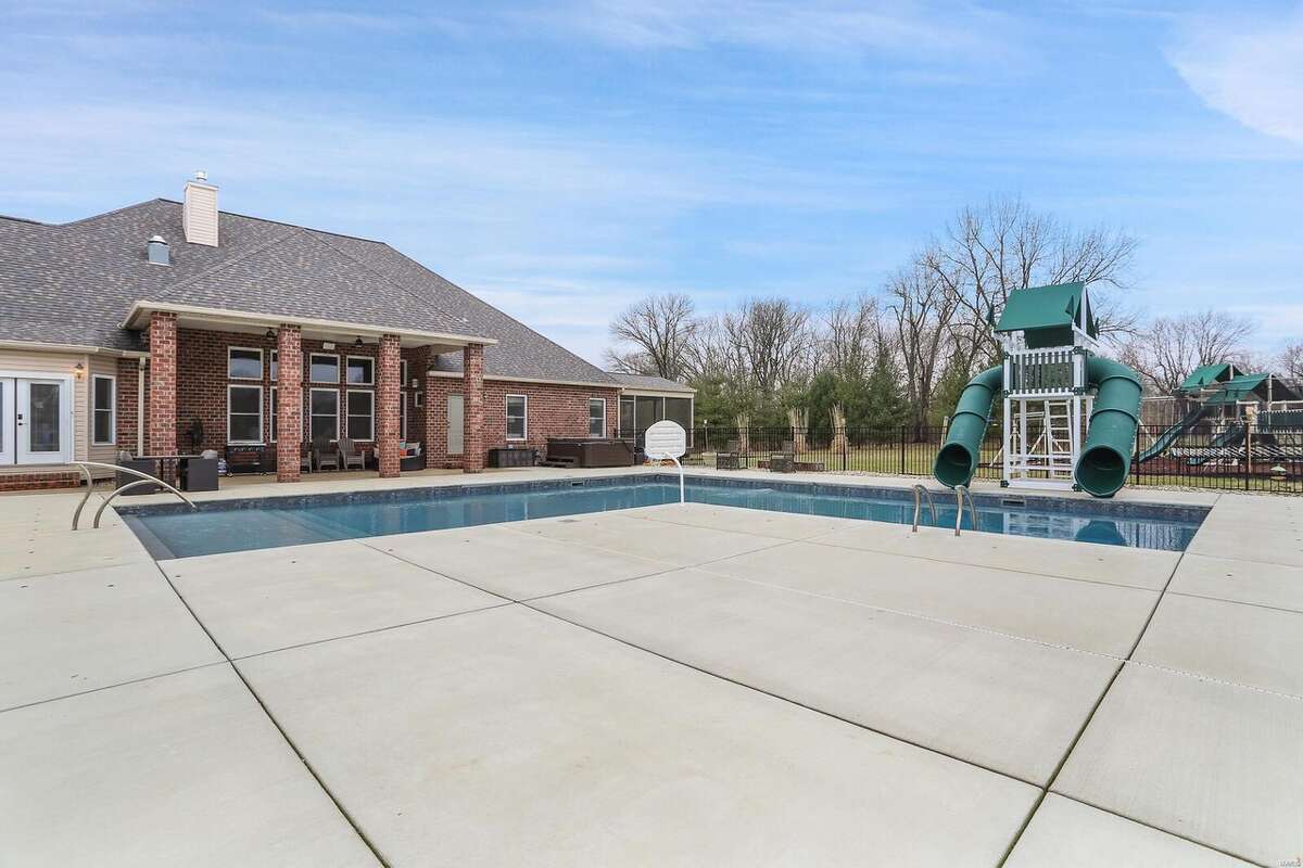 A photo of the home at 61 Stagecoach Lane, Troy, Ill.