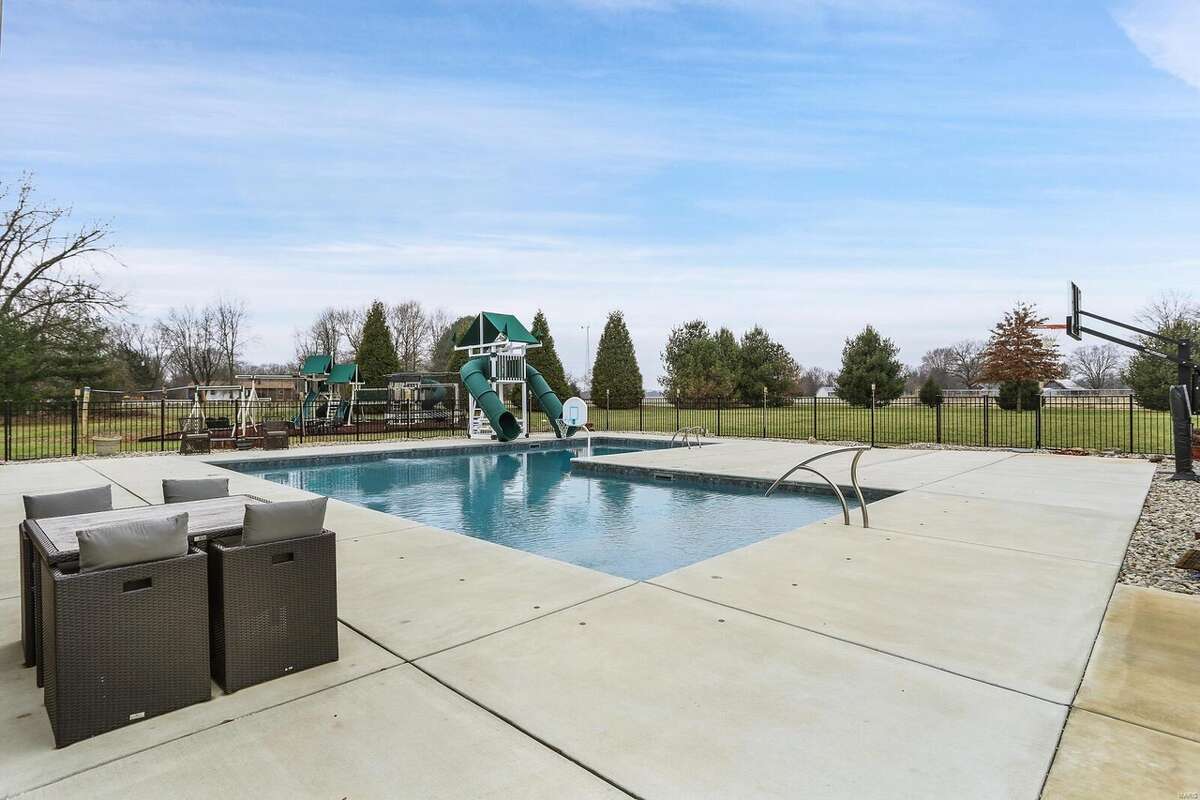 A photo of the home at 61 Stagecoach Lane, Troy, Ill.