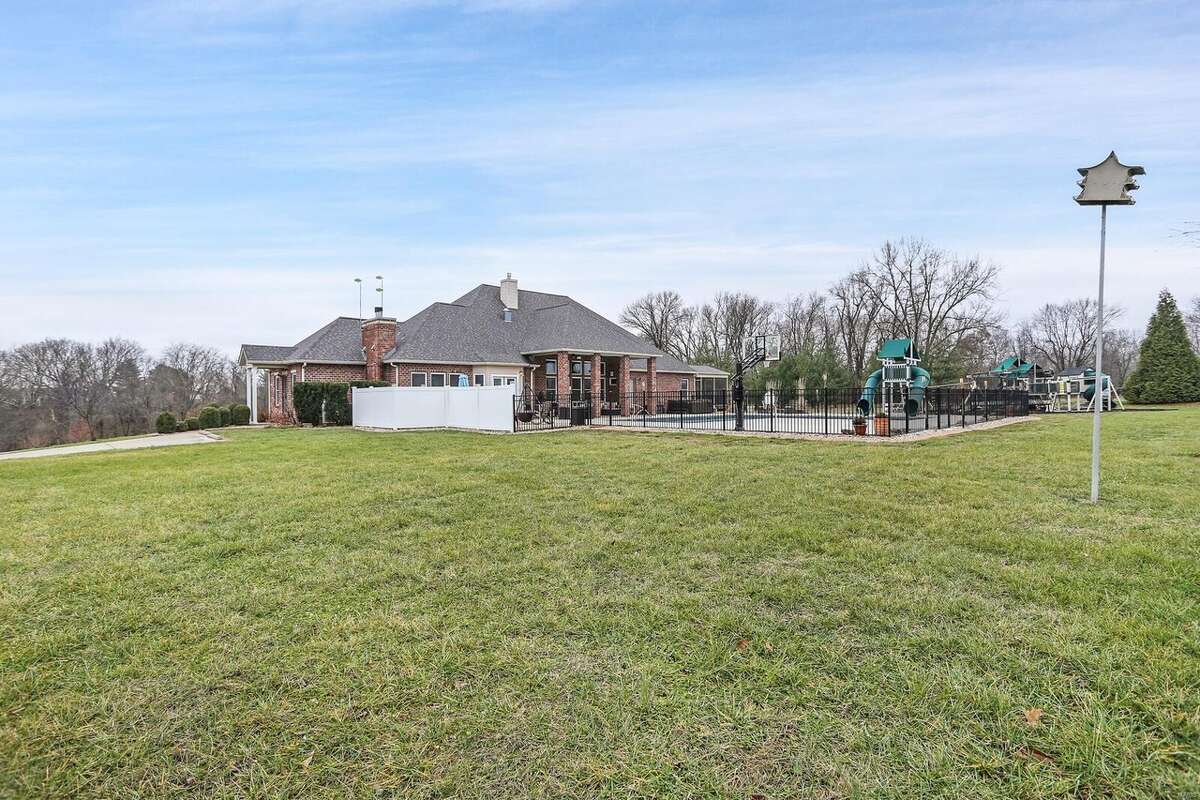 A photo of the home at 61 Stagecoach Lane, Troy, Ill.