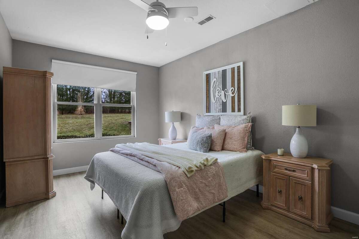 A photo of the home at 61 Stagecoach Lane, Troy, Ill.