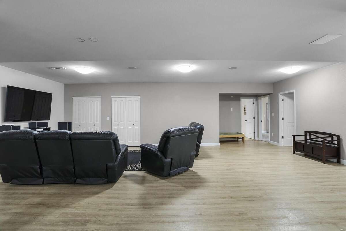 A photo of the home at 61 Stagecoach Lane, Troy, Ill.