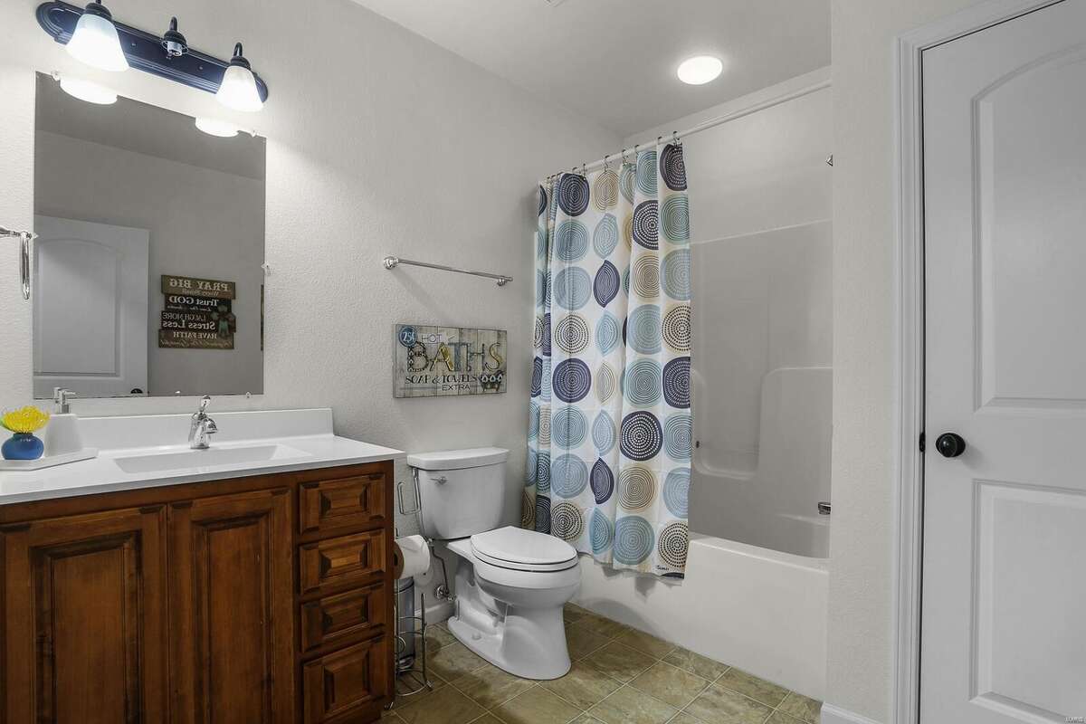 A photo of the home at 61 Stagecoach Lane, Troy, Ill.