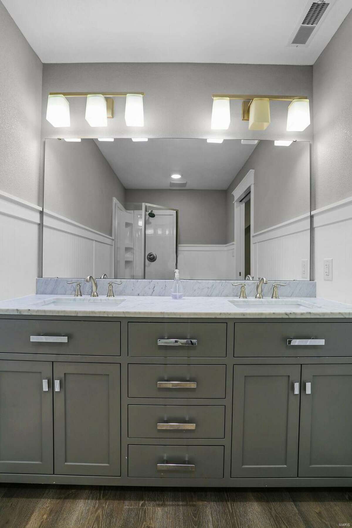 A photo of the home at 61 Stagecoach Lane, Troy, Ill.