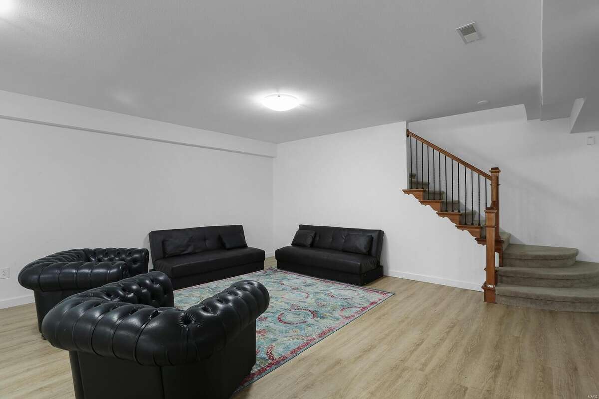 A photo of the home at 61 Stagecoach Lane, Troy, Ill.