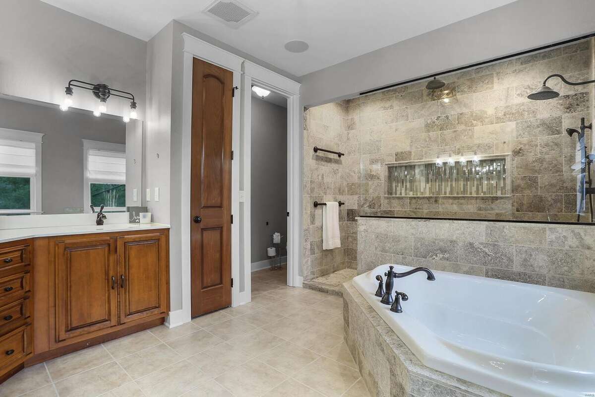 A photo of the home at 61 Stagecoach Lane, Troy, Ill.