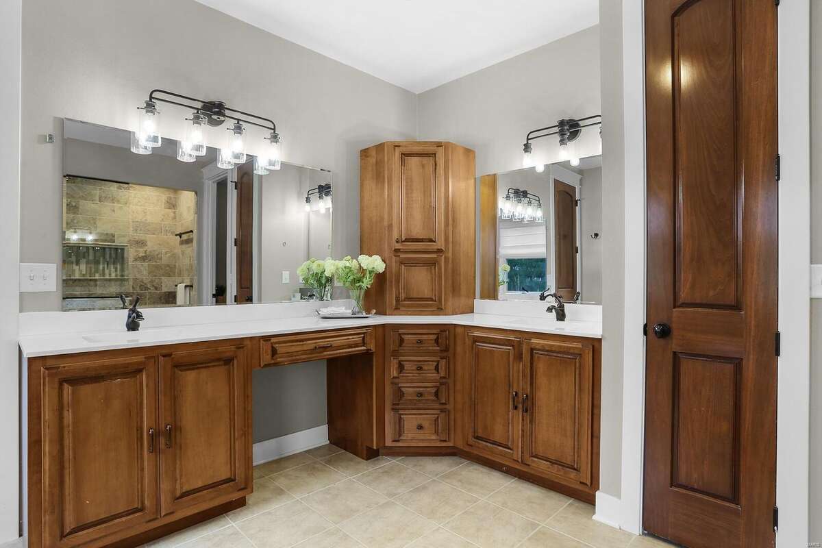 A photo of the home at 61 Stagecoach Lane, Troy, Ill.