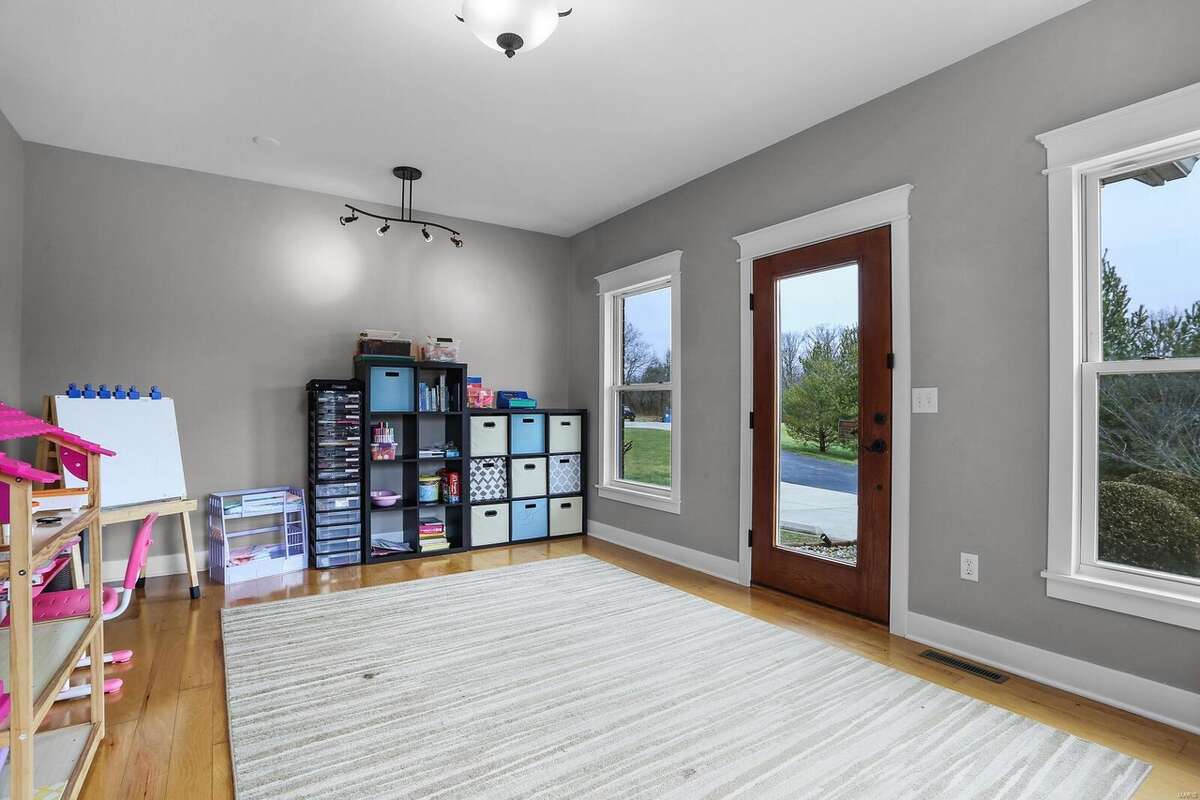 A photo of the home at 61 Stagecoach Lane, Troy, Ill.