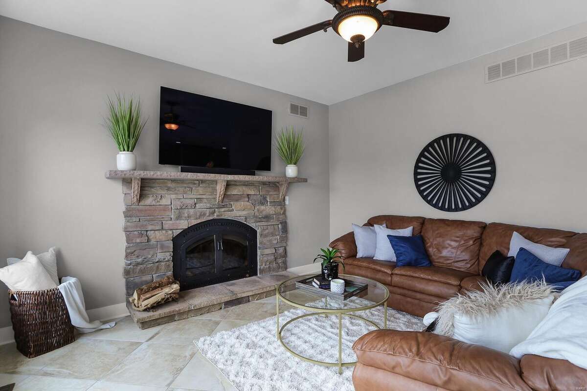 A photo of the home at 61 Stagecoach Lane, Troy, Ill.