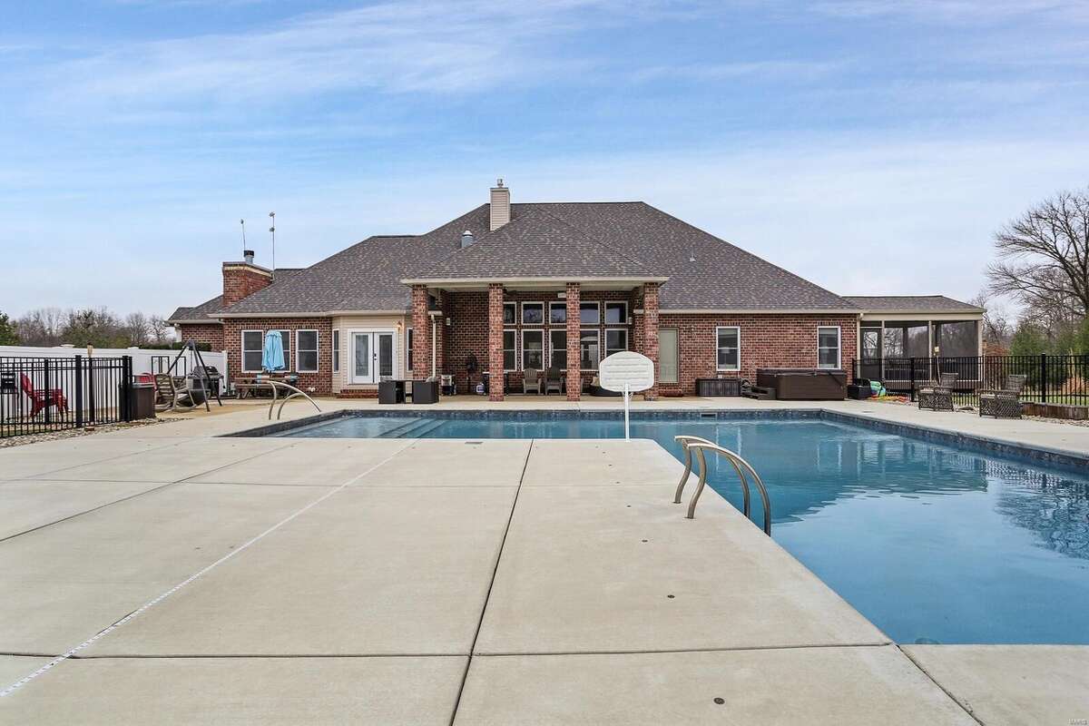 A photo of the home at 61 Stagecoach Lane, Troy, Ill.