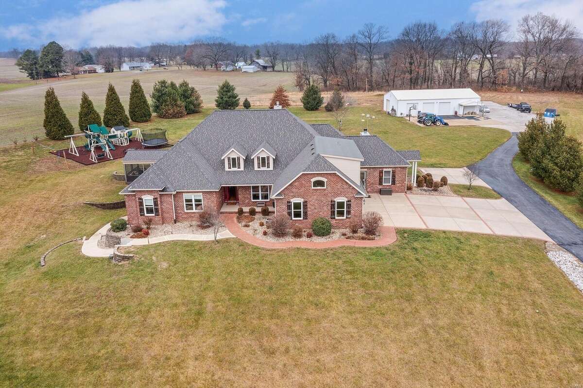 A photo of the home at 61 Stagecoach Lane, Troy, Ill.