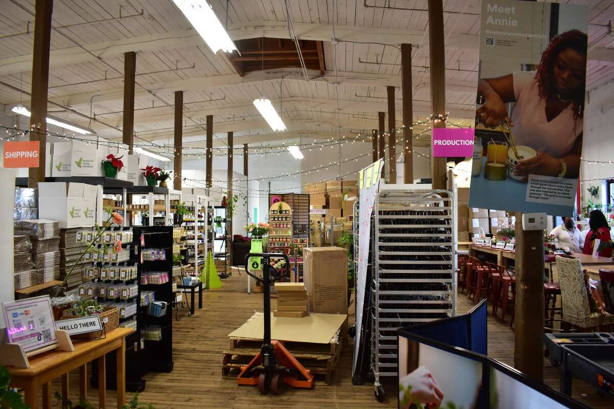 Bridgeporter’s candle business grows thanks to TikTok, pandemic ‘It