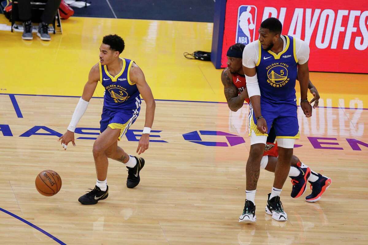 Golden State Warriors guard Jordan Poole (3) dribbles unguarded after a screen by Golden State Warriors center Kevon Looney (5) in the second quarter of an NBA game against the New Orleans Pelicans at Chase Center, Friday, May 14, 2021, in San Francisco, Calif.