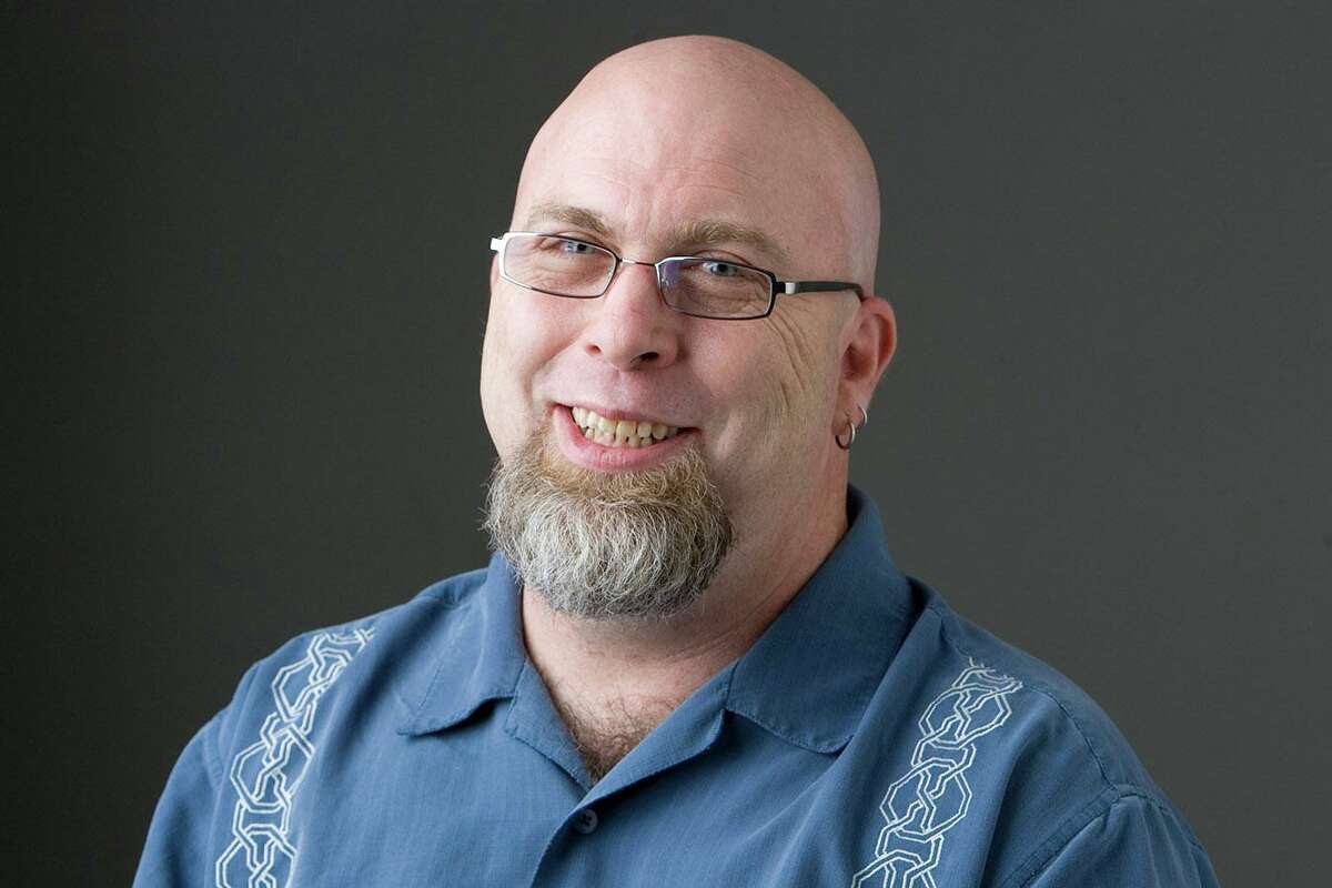 Jay Lee is the Helpline computer columnist for the Houston Chronicle.
