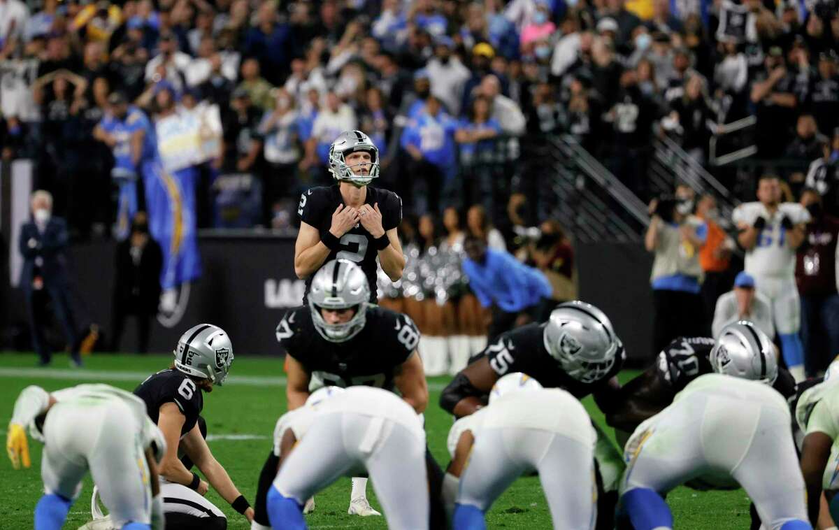 Sunday Night Football on NBC on X: The Duel in the Desert. ⚔️ #BoltUp vs.  #RaiderNation - SUNDAY on NBC  / X