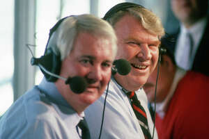 CBS NFL commentator Pat Summerall (L) and NFL analyst John Madden (R) on the air prior during an NFL Football game circa 1986. (Photo by Focus on Sport/Getty Images)
